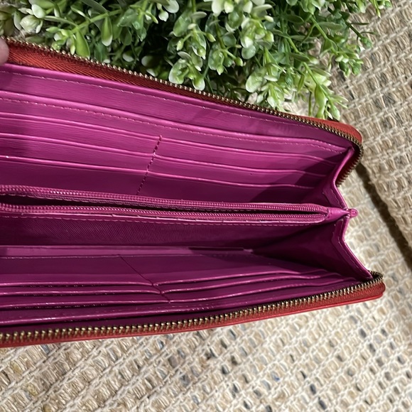 Fossil Zip Around Wallet Red Leather - Picture 9 of 12